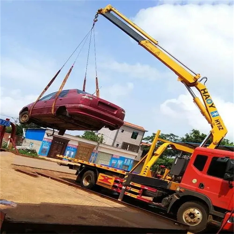 枣庄市中吊车吊汽车的正确方法