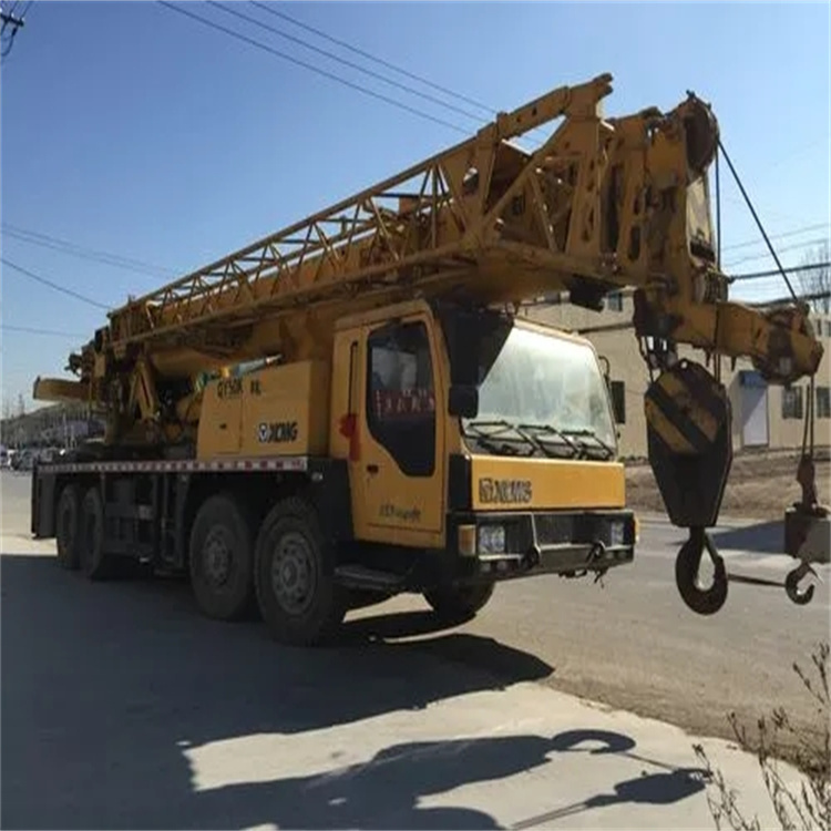 枣庄市中吊车吊挖机吊哪里比较安全